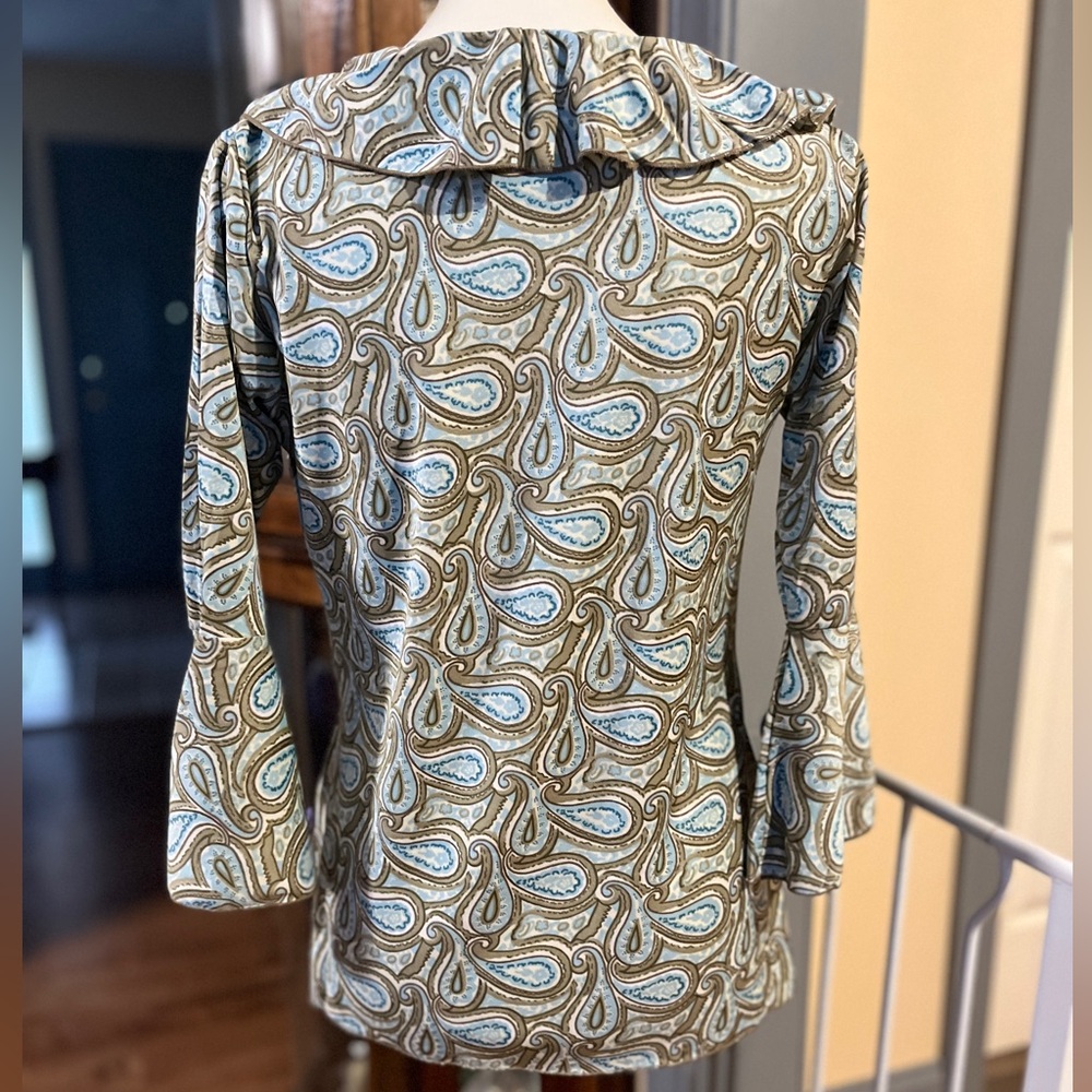 CASSIE’S XL Paisley Print Top. 100% polyester. RUNS SMALL. SEE MEASUREMENTS - Picture 2 of 9